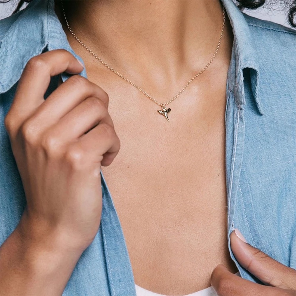 NEW - 🦈 Silver Shark Tooth Pendant Necklace